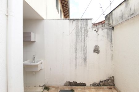 Casa de condomínio à venda com 67m², 2 quartos e 1 vagaÁrea de Serviço