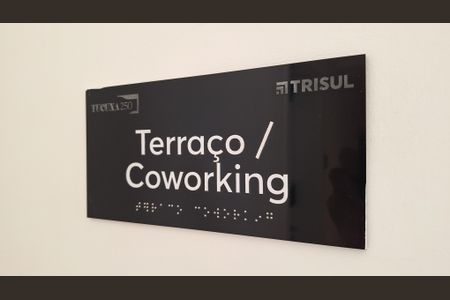 Studio para alugar com 21m², 1 quarto e sem vaga Studio para alugar com 21m², 1 quarto e sem vagaTerraço/Coworking