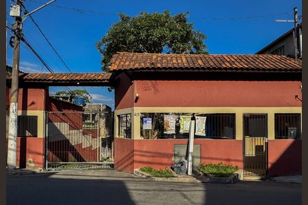 Casa à venda com 250m², 4 quartos e 2 vagas Casa à venda com 250m², 4 quartos e 2 vagasFachada