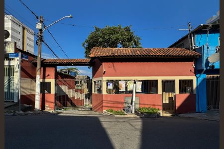Casa à venda com 250m², 4 quartos e 2 vagas Casa à venda com 250m², 4 quartos e 2 vagasFachada