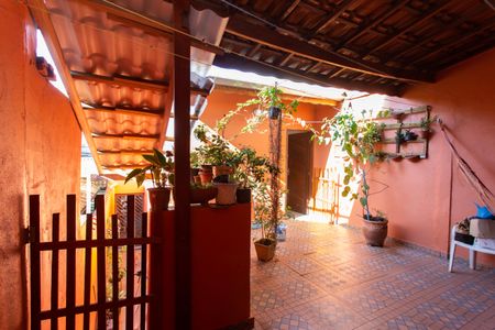 Casa à venda com 250m², 4 quartos e 2 vagas Casa à venda com 250m², 4 quartos e 2 vagasÁrea comum - Churrasqueira