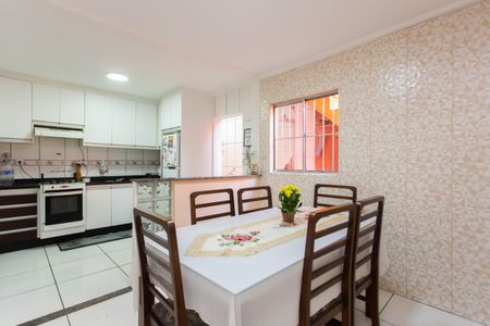 Casa à venda com 250m², 4 quartos e 2 vagas Casa à venda com 250m², 4 quartos e 2 vagasSala de Jantar