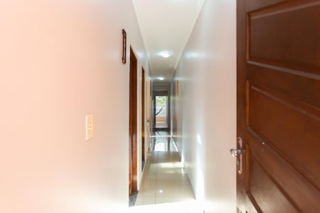 Casa à venda com 250m², 4 quartos e 2 vagas Casa à venda com 250m², 4 quartos e 2 vagasCorredor