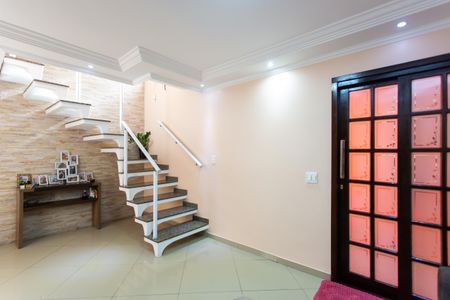 Casa à venda com 250m², 4 quartos e 2 vagas Casa à venda com 250m², 4 quartos e 2 vagasSala