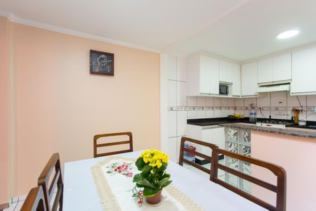 Casa à venda com 250m², 4 quartos e 2 vagas Casa à venda com 250m², 4 quartos e 2 vagasSala de Jantar