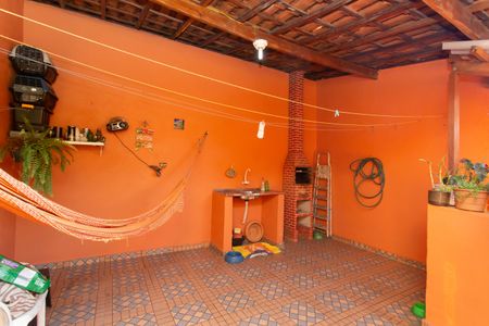 Casa à venda com 250m², 4 quartos e 2 vagas Casa à venda com 250m², 4 quartos e 2 vagasÁrea comum - Churrasqueira