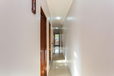 Casa à venda com 250m², 4 quartos e 2 vagas Casa à venda com 250m², 4 quartos e 2 vagasCorredor