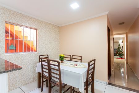 Casa à venda com 250m², 4 quartos e 2 vagas Casa à venda com 250m², 4 quartos e 2 vagasSala de Jantar