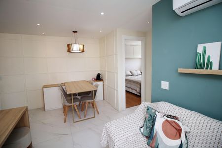 Sala de apartamento para alugar com 2 quartos, 50m² em Irajá, Rio de Janeiro