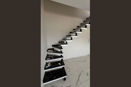 Apartamento para alugar com 78m², 2 quartos e 1 vaga Apartamento para alugar com 78m², 2 quartos e 1 vagaEscada