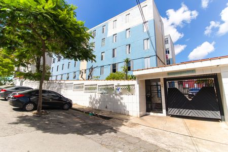 Apartamento à venda com 55m², 3 quartos e 1 vaga Apartamento à venda com 55m², 3 quartos e 1 vagaFachada + Placa