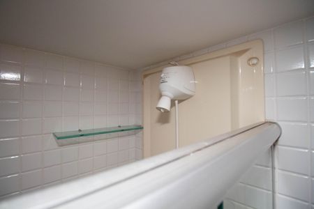 Banheiro da Suíte de kitnet/studio para alugar com 1 quarto, 28m² em Uqper, Brasília