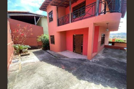 Casa à venda com 152m², 4 quartos e 4 vagasÁrea externa