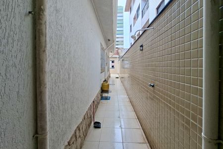 Casa para alugar com 580m², 4 quartos e 5 vagas Casa para alugar com 580m², 4 quartos e 5 vagasCorredor lateral