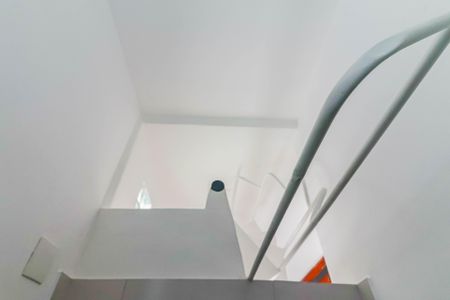 Casa para alugar com 70m², 2 quartos e 1 vaga Casa para alugar com 70m², 2 quartos e 1 vagaEscadas