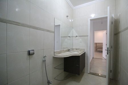 Casa de condomínio à venda com 350m², 4 quartos e 2 vagasBanheiro social