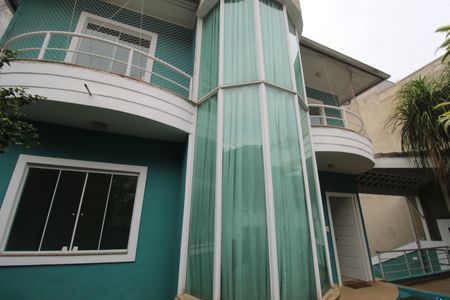 Casa de condomínio à venda com 350m², 4 quartos e 2 vagasFrente da casa