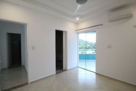 Casa de condomínio à venda com 350m², 4 quartos e 2 vagasSuíte