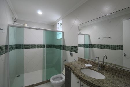 Casa de condomínio à venda com 350m², 4 quartos e 2 vagasBanheiro da suíte