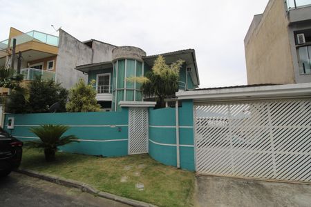 Casa de condomínio à venda com 350m², 4 quartos e 2 vagasFachada