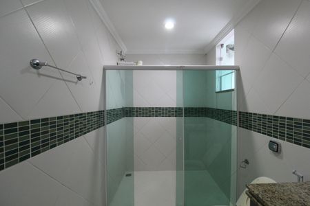 Casa de condomínio à venda com 350m², 4 quartos e 2 vagasBanheiro da suíte