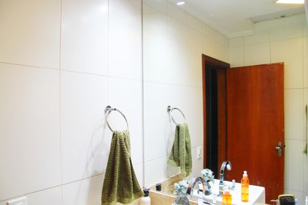 Casa à venda com 130m², 3 quartos e 2 vagasBanheiro da Suíte