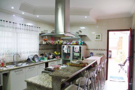 Casa à venda com 130m², 3 quartos e 2 vagasCozinha 