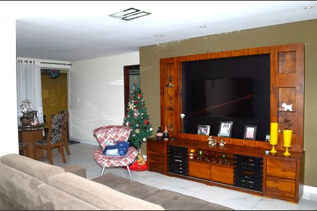 Casa à venda com 200m², 5 quartos e 5 vagasSala