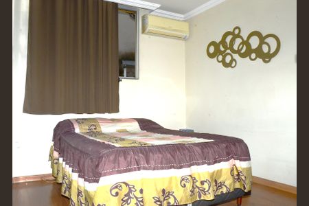 Casa à venda com 200m², 5 quartos e 5 vagasQuarto 2 - Suíte