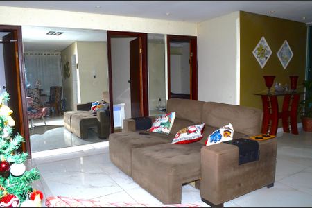 Casa à venda com 200m², 5 quartos e 5 vagasDetalhe Sala