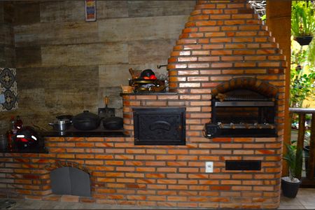 Casa à venda com 200m², 5 quartos e 5 vagasChurrasqueira