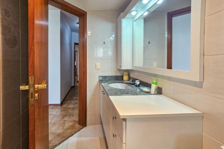 Apartamento para alugar com 130m², 3 quartos e 2 vagasBanheiro da Suíte