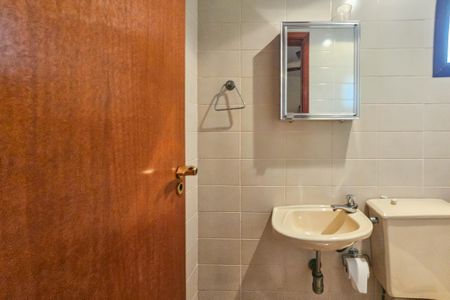 Apartamento para alugar com 130m², 3 quartos e 2 vagasBanheiro de Serviço