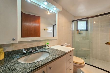 Apartamento para alugar com 130m², 3 quartos e 2 vagasBanheiro da Suíte