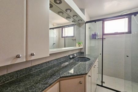Apartamento para alugar com 130m², 3 quartos e 2 vagasBanheiro Social