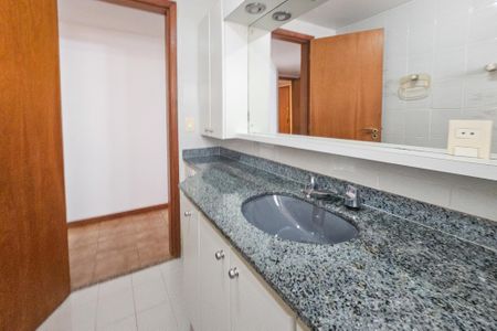 Apartamento para alugar com 130m², 3 quartos e 2 vagasBanheiro Social