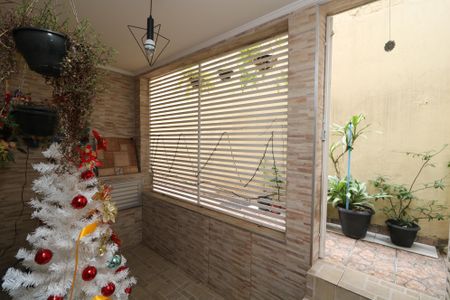 Casa à venda com 58m², 2 quartos e 2 vagasFachada