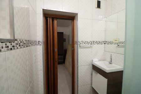 Casa à venda com 58m², 2 quartos e 2 vagasBanheiro da Suíte 2