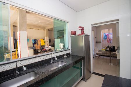 Casa à venda com 592m², 5 quartos e 2 vagasCozinha