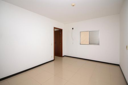 Casa à venda com 592m², 5 quartos e 2 vagasSala 2