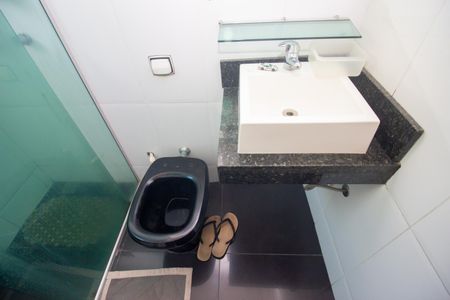 Casa à venda com 592m², 5 quartos e 2 vagasBanheiro Social