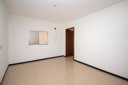 Casa à venda com 592m², 5 quartos e 2 vagasSala 2