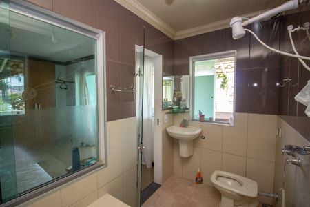 Casa à venda com 592m², 5 quartos e 2 vagasBanheiro da Suíte