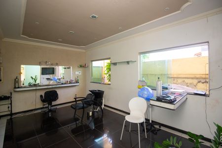 Casa à venda com 592m², 5 quartos e 2 vagasSalão