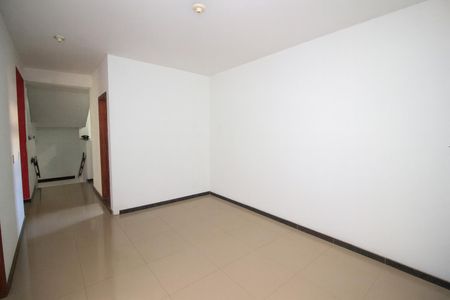 Casa à venda com 592m², 5 quartos e 2 vagasSala 2