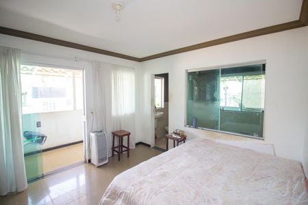 Casa à venda com 592m², 5 quartos e 2 vagasQuarto Suíte