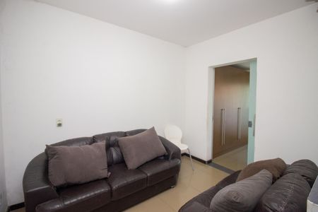 Casa à venda com 592m², 5 quartos e 2 vagasSala