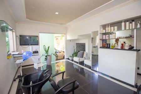 Casa à venda com 592m², 5 quartos e 2 vagasSalão