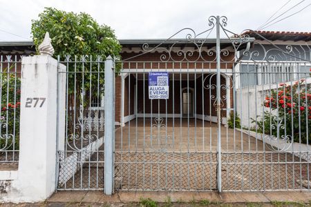 Casa à venda com 350m², 3 quartos e 4 vagas Casa à venda com 350m², 3 quartos e 4 vagasFcahada da casa