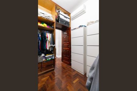 Casa à venda com 250m², 3 quartos e 3 vagasQuarto 2 - Closet